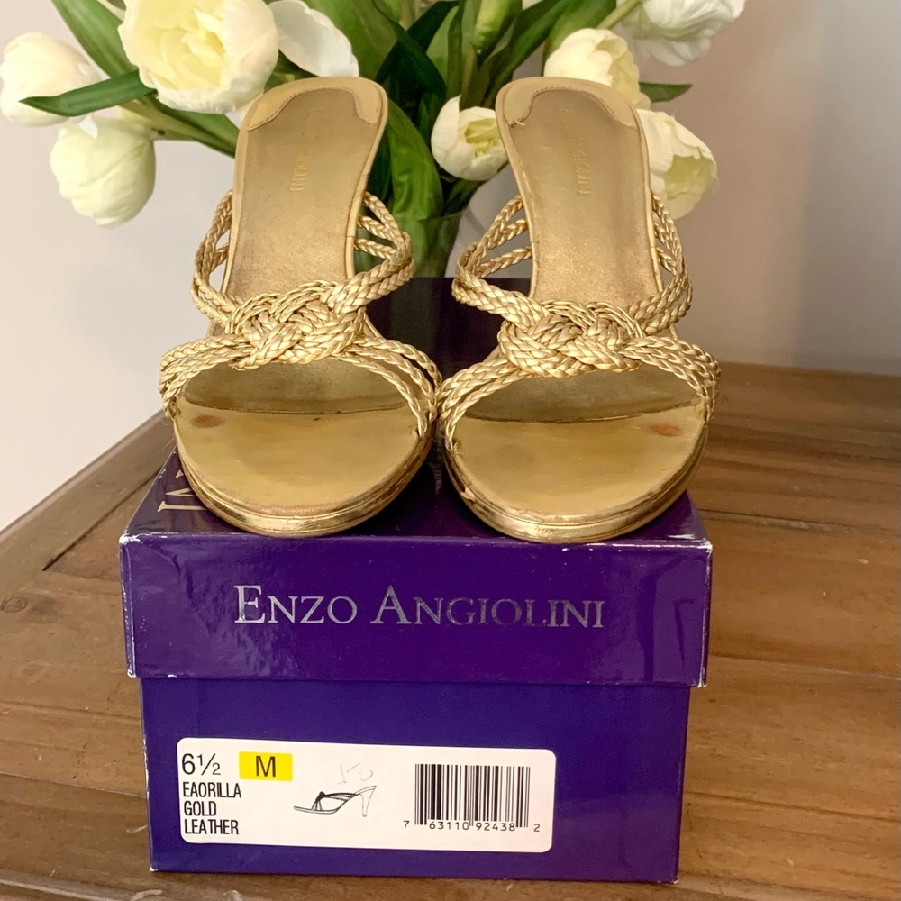 ⭐️2 for $30⭐️GOLD KNOT HEELED SANDALS